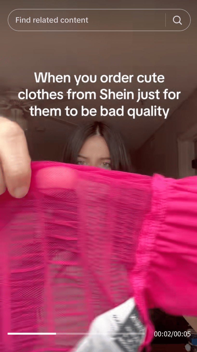 Screenshot TikTok-Beitrag: Shein ist laut Designerin nicht seriös, da es schlechte Produktqualität liefert.